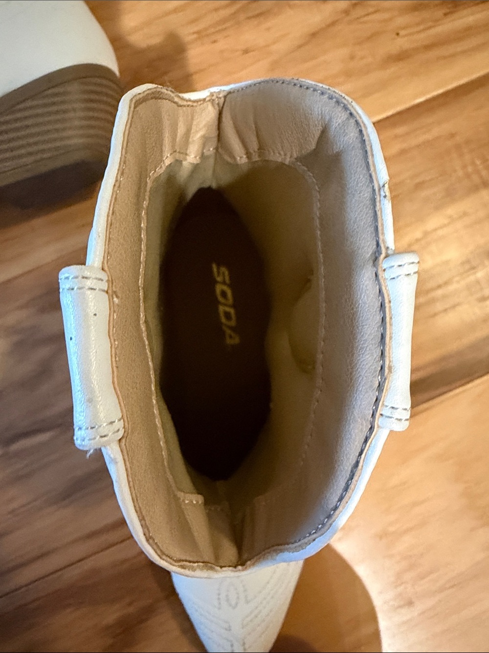 Boots - Picture 4 of 6